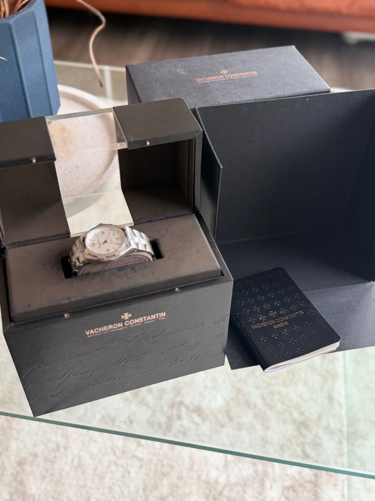 Vacheron Constantin Overseas 47040 | 42mm Steel | Silver Guilloche Dial | Full Set