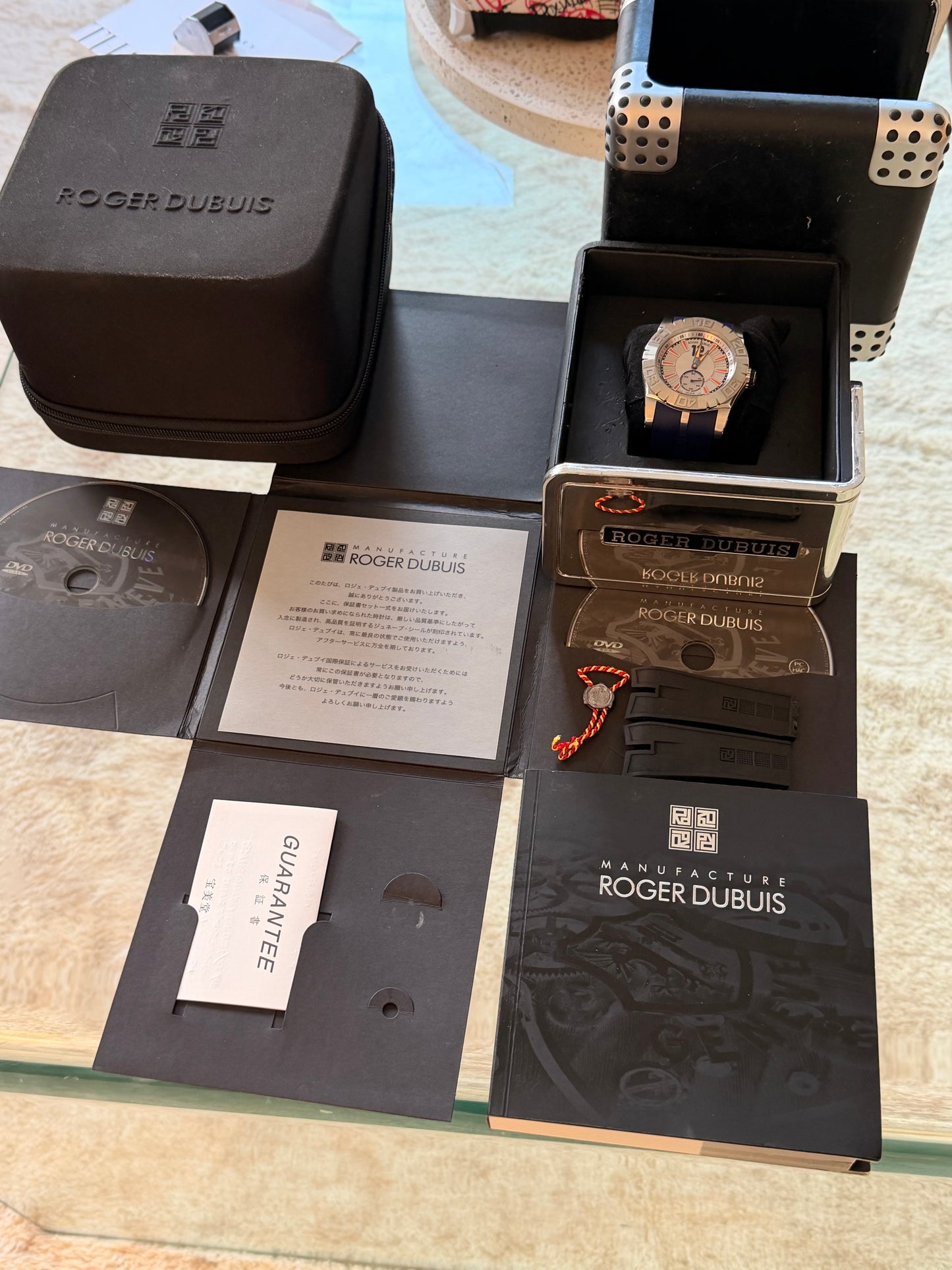 Roger Dubuis Easy Diver | RDDBSE0256 | Limited to 888 Pieces - Full set