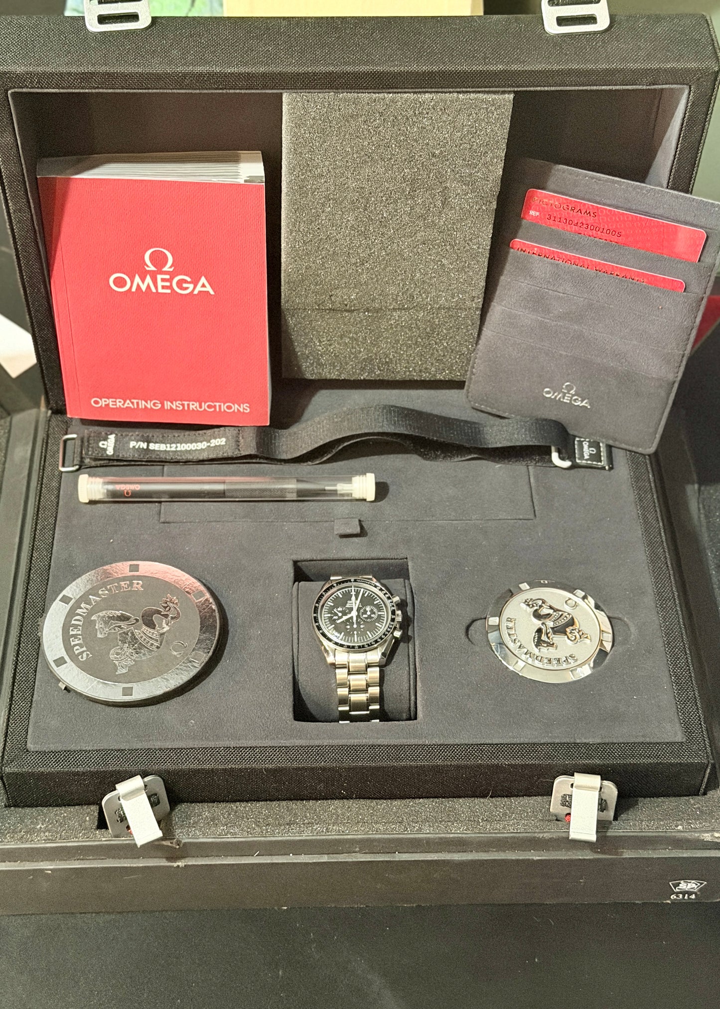 2020 Omega Speedmaster Professional Moonwatch - Full set