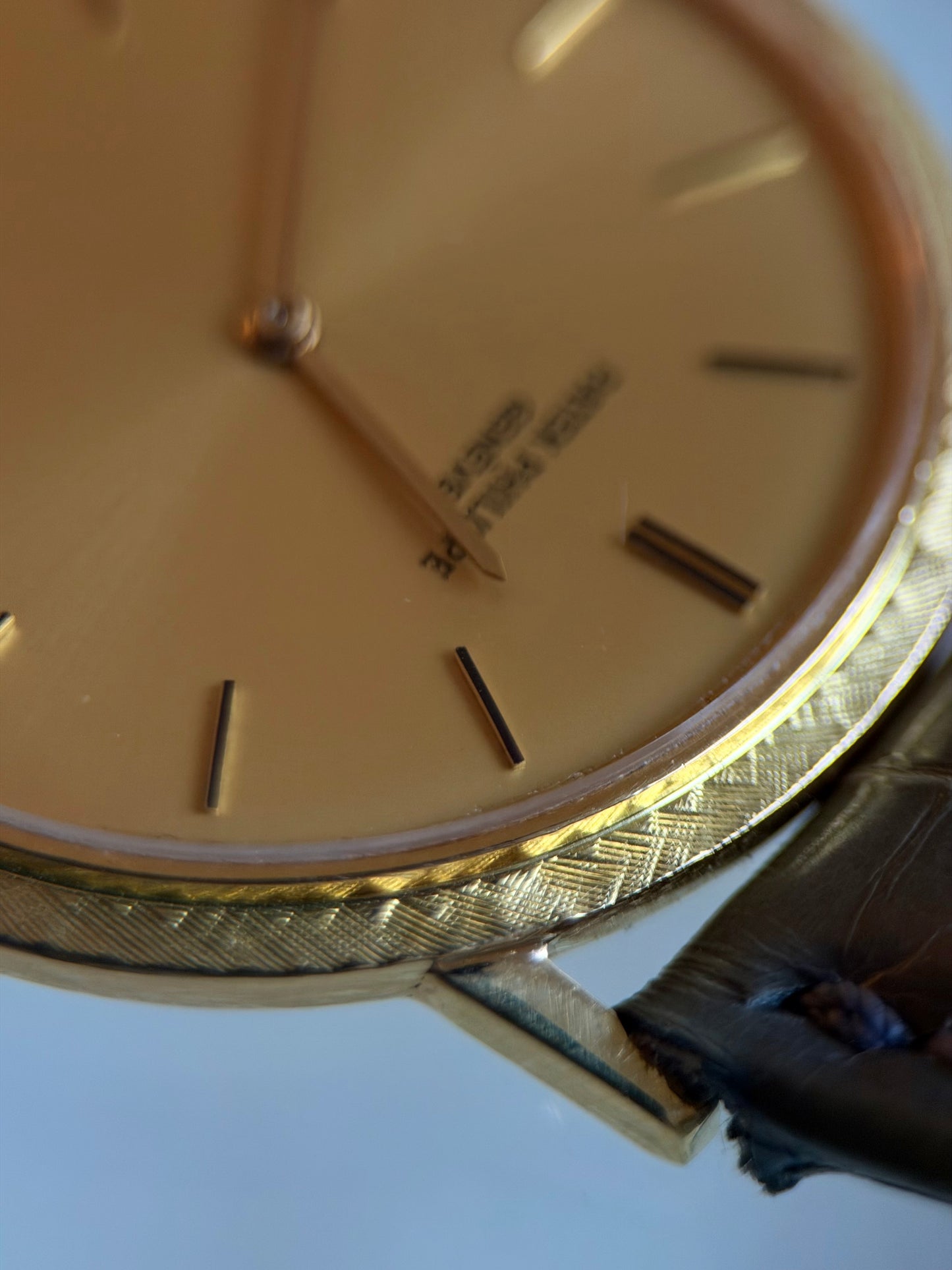 Circa 1970’s Patek Philippe 3520j Calatrava 18k Gold Manual Wind