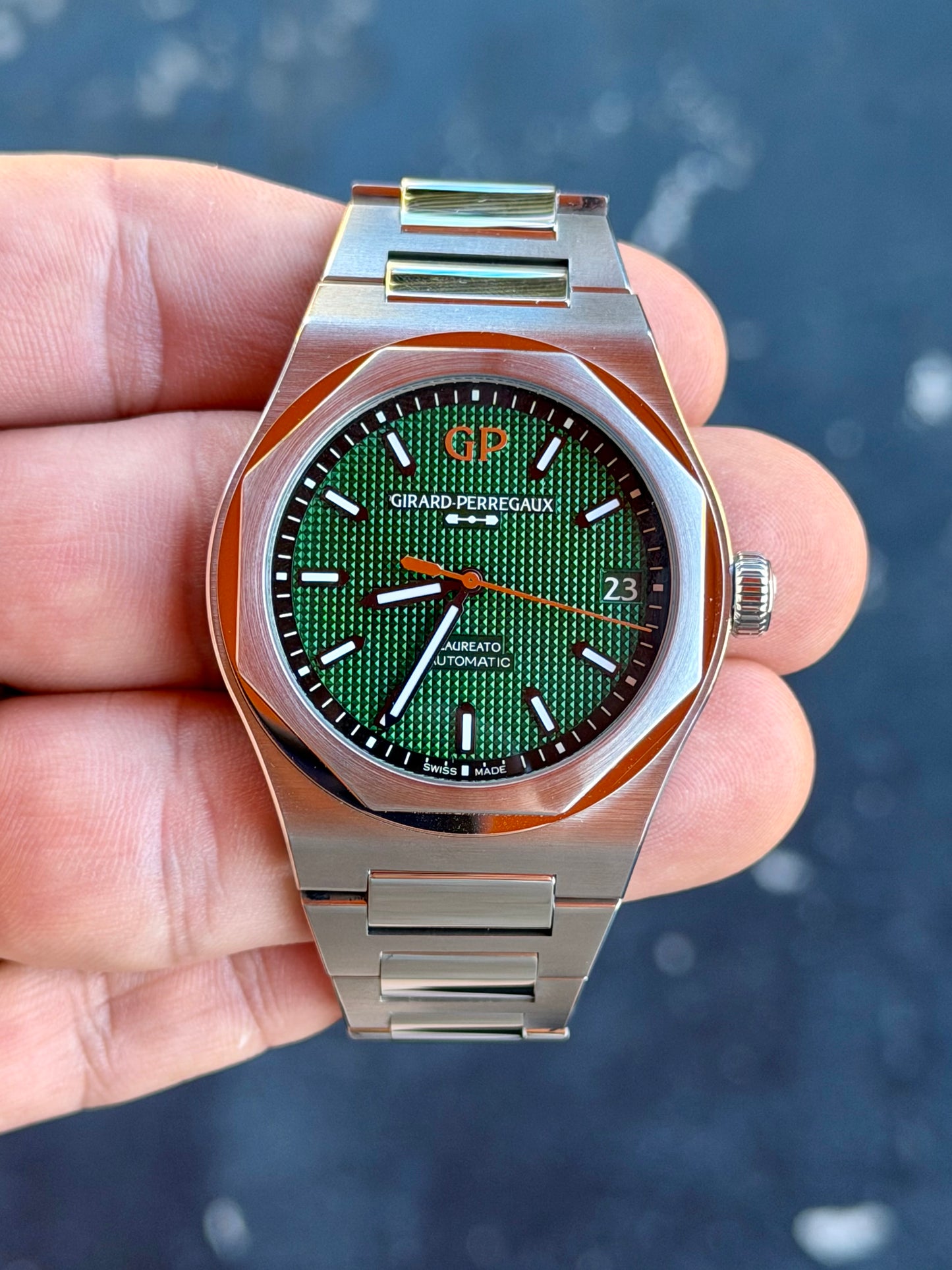 2025 Girard-Perregaux Laureato Full Set - Mint Condition