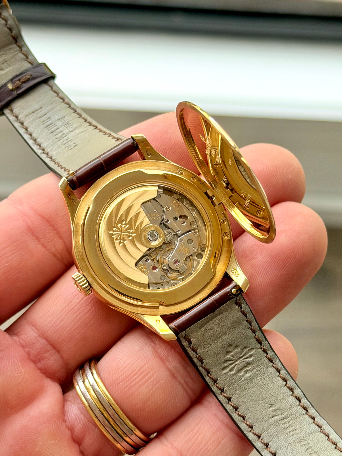 2021 Patek Philippe Calatrava 5227J-001 | 39mm 18k Yellow Gold | Full Set + Service Receipt