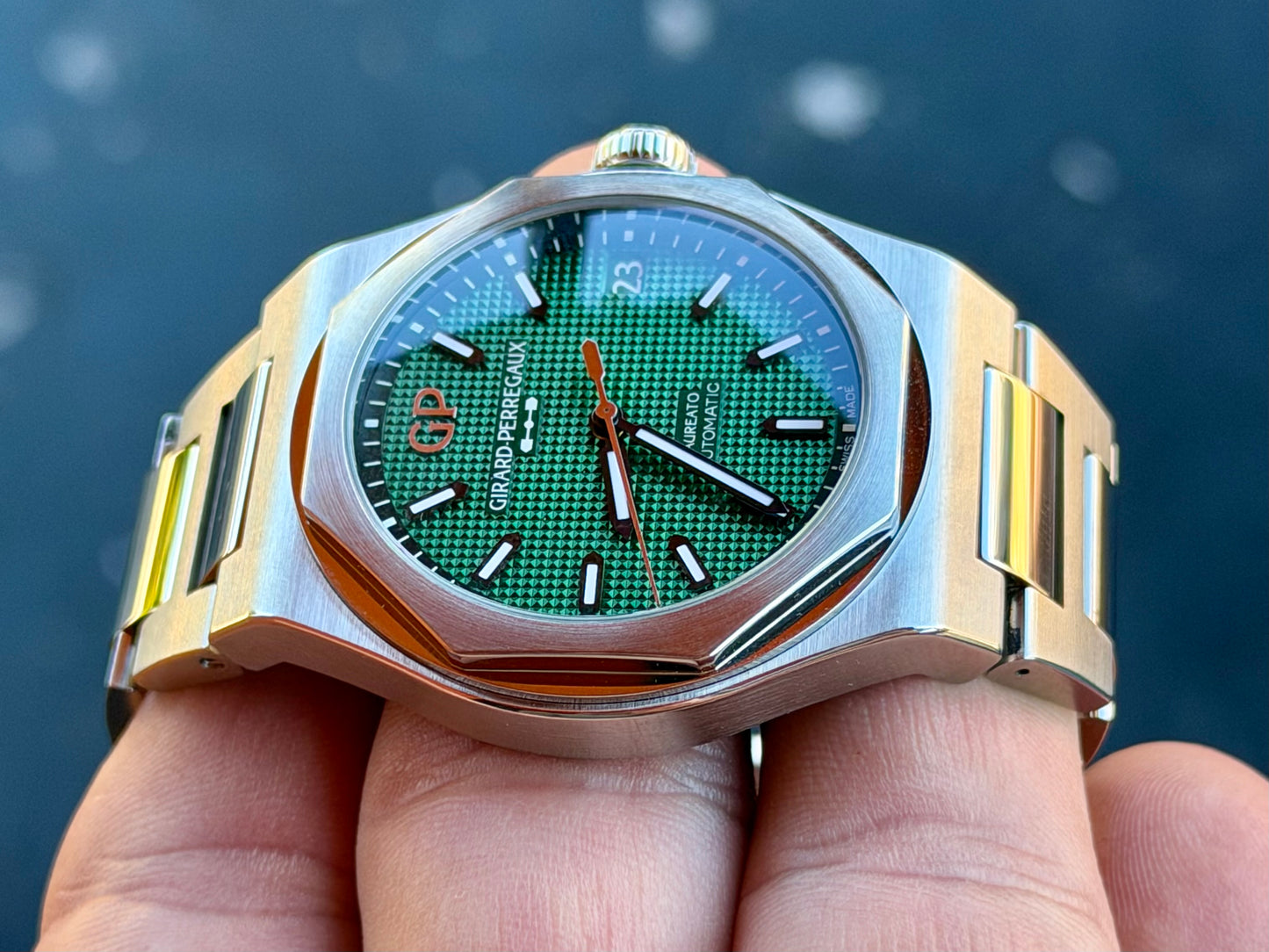 2025 Girard-Perregaux Laureato Full Set - Mint Condition