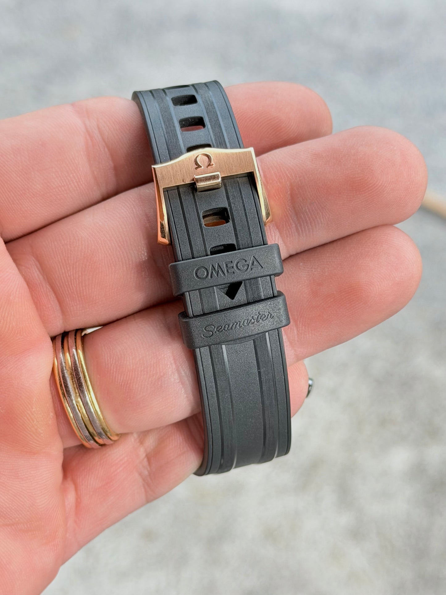 Omega Seamaster Diver 300M Chronograph in solid Sedna Gold – 2022