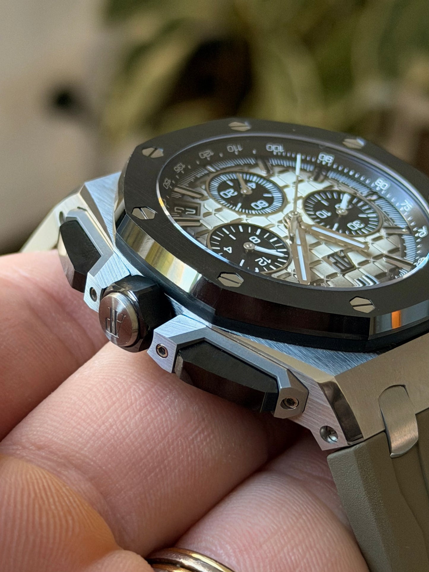 Audemars Piguet Royal Oak Offshore Chronograph 26420SO.OO.A600CA.01 | Smoked Taupe | Full Set