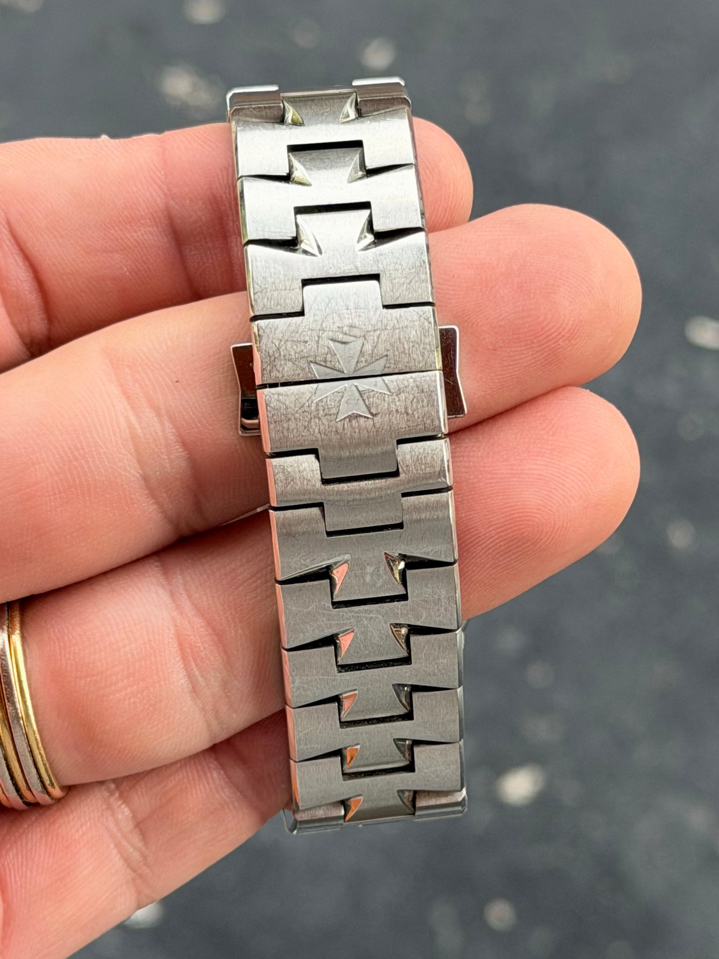 Vacheron Constantin Overseas 47040 | 42mm Steel | Silver Guilloche Dial | Full Set