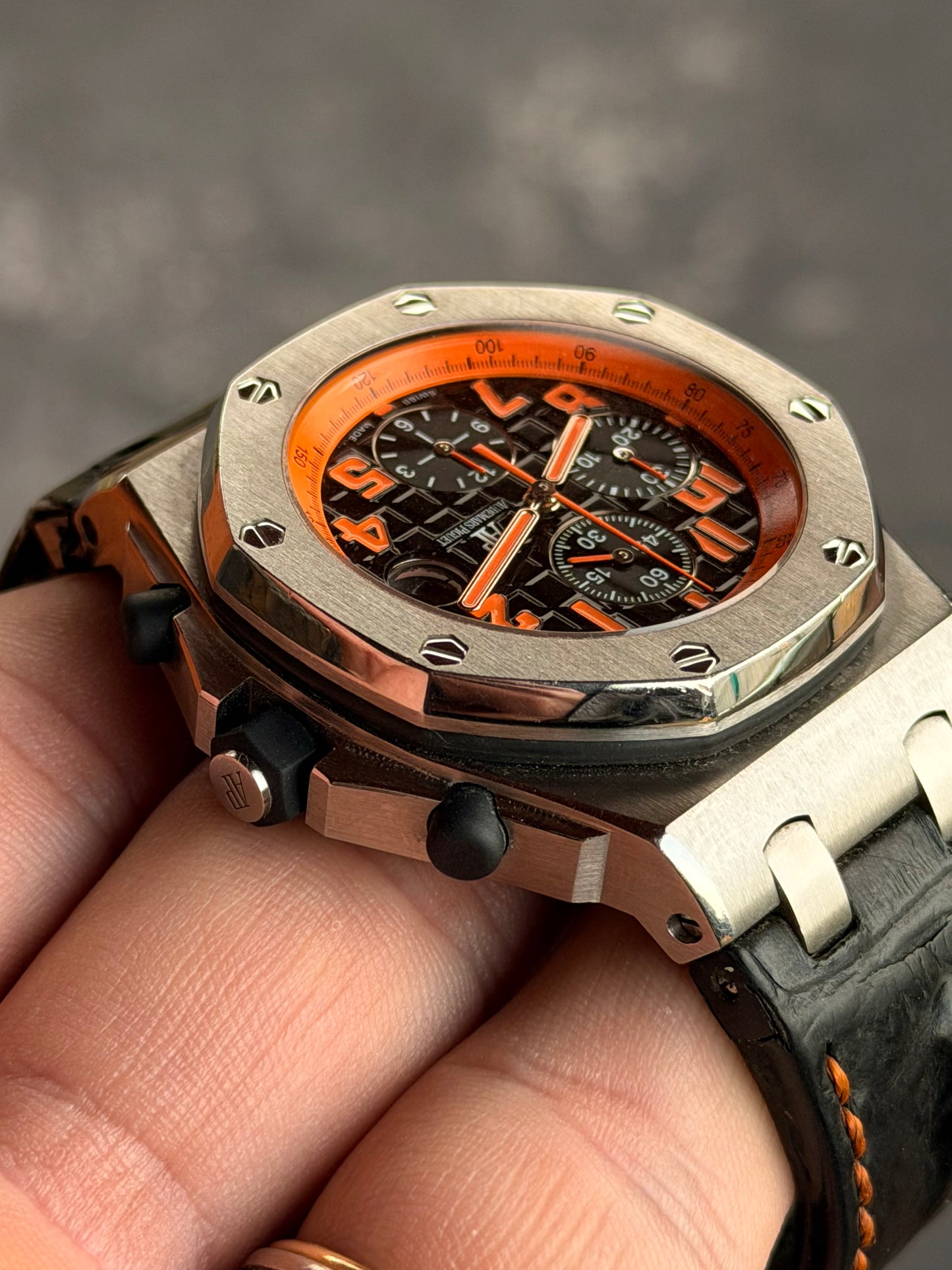AP Royal Oak Offshore “Volcano” | 26170ST | 2010 | Full Set