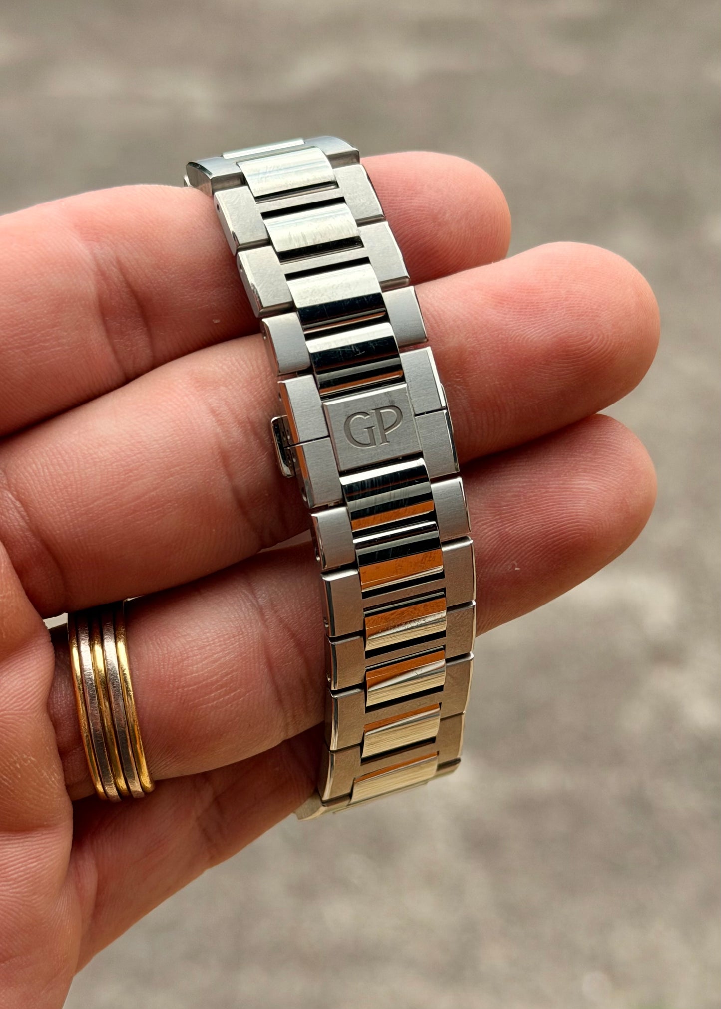 Girard-Perregaux Laureato 42mm – 2024 ti49 Chronograph