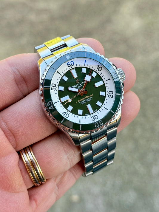 Breitling Superocean Automatic 44 | A17376 | Green Dial